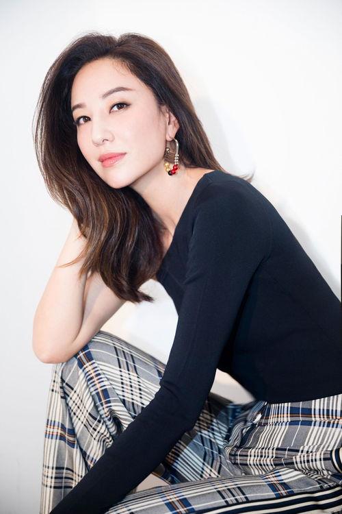 郑希怡年龄资料,岁月如歌，探寻不老女神的青春密码