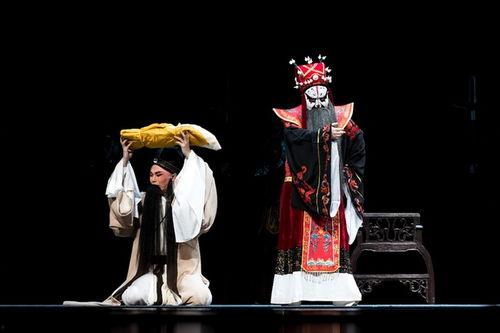 甬剧演员苏醒生活照,光影中的艺术人生