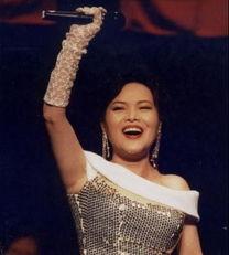 龙飘飘图片,传奇歌后，华语乐坛的璀璨星辰